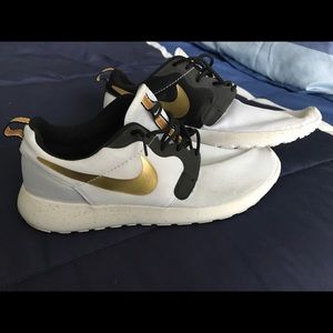 Nike Roche “Trophy”